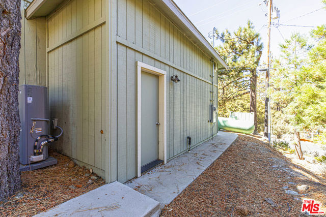 1712 Woodland Drive, Pine Mountain Club CA: https://media.crmls.org/mediaz/401966c5-90bf-43eb-a4a9-57c24cd1cc5d.jpg