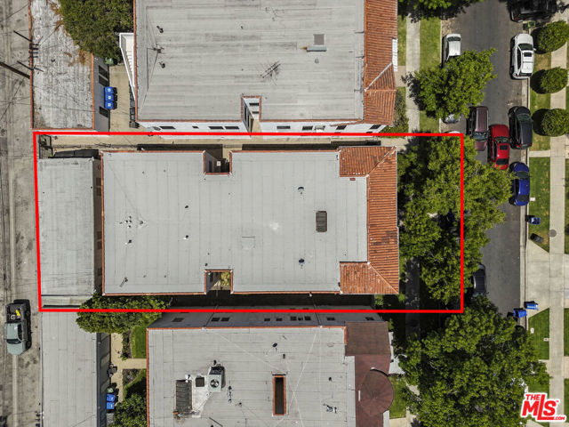 351 N Orange Grove Avenue, Los Angeles CA: https://media.crmls.org/mediaz/4019ef37-a3a1-45c8-8ce9-1aefb8adefaf.jpg