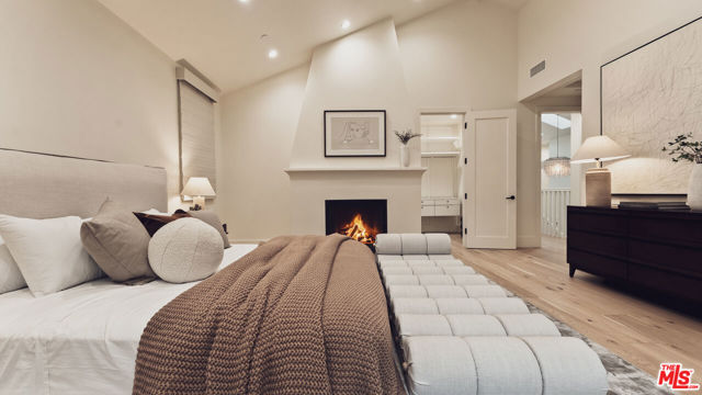 5 Bed Home for Sale in Los Angeles, California