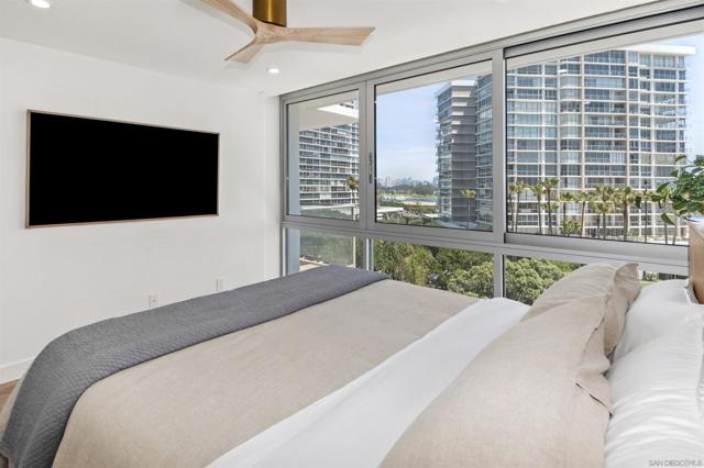 1830 Avenida Del Mundo, Coronado CA: https://media.crmls.org/mediaz/401a09d5-fa95-45b7-83be-a1e6a4293304.jpg