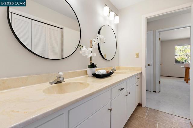 140 Warfield Drive, Moraga CA: https://media.crmls.org/mediaz/401a5dd6-1223-447a-a5a2-1b020d2e5a03.jpg