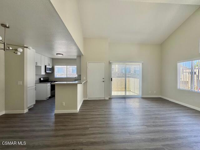 24479 Valle Del Oro, Newhall CA: https://media.crmls.org/mediaz/401b0d79-4f52-45e1-aa38-bb2a2885b224.jpg