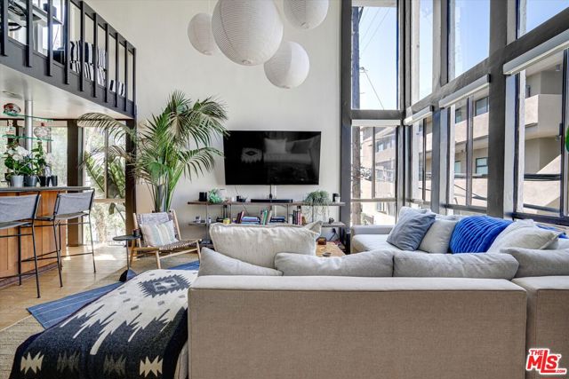 Image 5 of 58 For 14 Mast Street