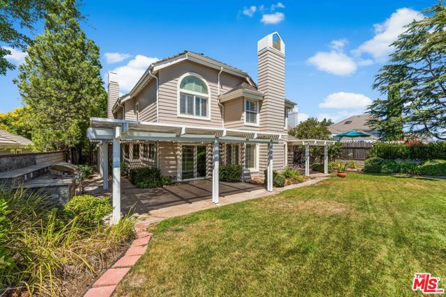 26065 Bellis Drive, Valencia CA: https://media.crmls.org/mediaz/401b51fb-47f9-4715-91c4-ed18c3921183.jpg