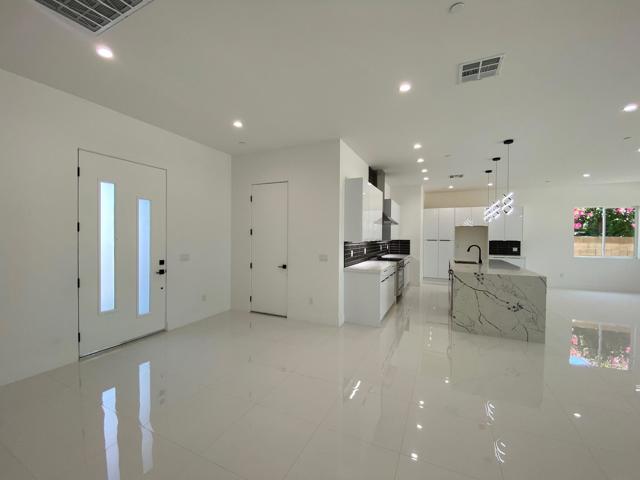 15483 Avenida Atezada, Desert Hot Springs CA: https://media.crmls.org/mediaz/401b6178-2ed4-4fef-b558-ac1df9cf6d16.jpg
