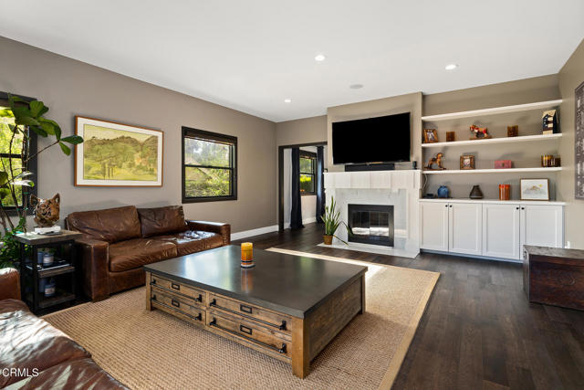 1052 New York Drive, Altadena CA: https://media.crmls.org/mediaz/401b81ff-7bdf-4855-8649-46ebeac323e9.jpg