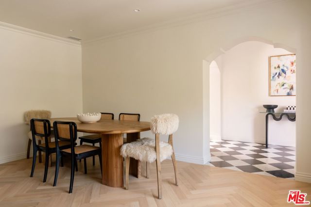 236 S Reeves Drive, Beverly Hills CA: https://media.crmls.org/mediaz/401bb0b7-1692-491c-a348-3d6dc3e651a7.jpg