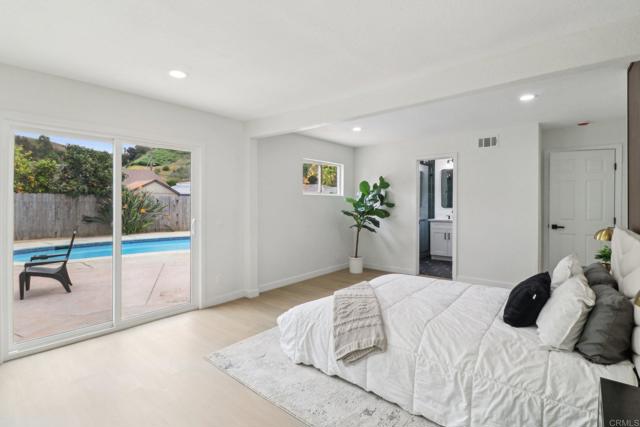 3243 Carolyn Circle, Oceanside CA: https://media.crmls.org/mediaz/401bbefb-0554-483a-b75a-f51c5710763d.jpg
