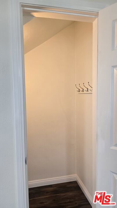 4514 W 11th Place, Los Angeles CA: https://media.crmls.org/mediaz/401bbfe9-e74d-4c65-b5a1-b9f52d8802d4.jpg