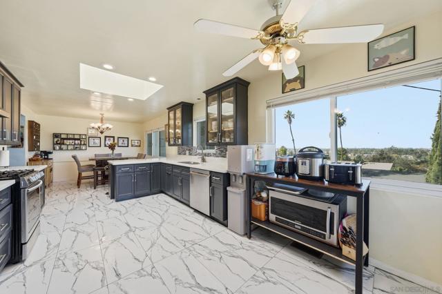 4040 Yale Ave, La Mesa CA: https://media.crmls.org/mediaz/401c63a2-1b99-4f02-b021-92dfb6fc65fe.jpg