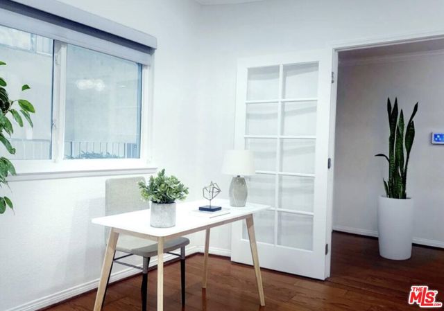 14271 Dickens Street, Sherman Oaks CA: https://media.crmls.org/mediaz/401c7a97-f5f0-42c4-af00-f1e933533266.jpg