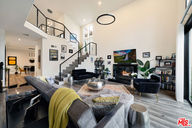 4392 Park Paloma, Calabasas CA: https://media.crmls.org/mediaz/401c8c2c-8f98-484b-a331-b02397d42b19.jpg