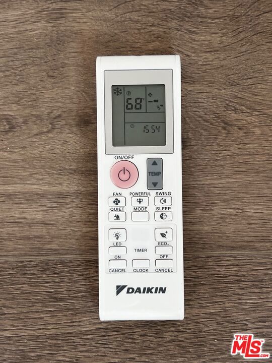 636 3/4 E 87th Street, Los Angeles CA: https://media.crmls.org/mediaz/401cca5c-426c-472b-9897-2ec3bb417a74.jpg