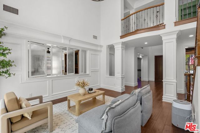 638 Oak Tree Court, Simi Valley CA: https://media.crmls.org/mediaz/401d1e35-9927-4a82-a2e5-80b320e83adf.jpg