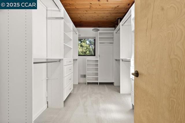39 El Toyonal, Orinda CA: https://media.crmls.org/mediaz/401d9de3-bb1f-4a36-84e0-04dd0256a30a.jpg