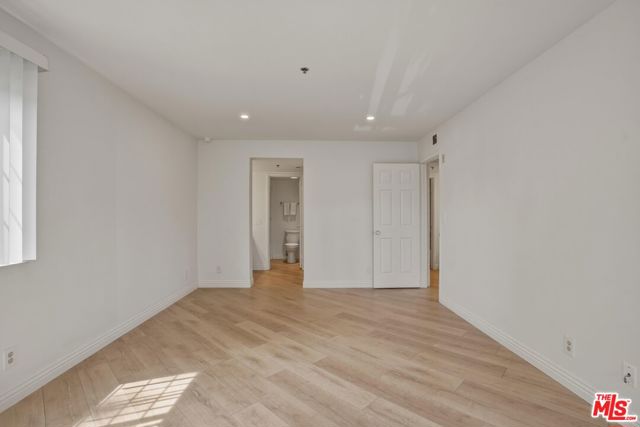 675 Oak Run Trail, Oak Park CA: https://media.crmls.org/mediaz/401e44c7-f10b-4050-8ce2-0db5e9fc573e.jpg