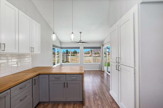 76761 Kentucky Avenue, Palm Desert CA: https://media.crmls.org/mediaz/401e70f1-a96f-4bf0-8f42-f83e6c0019ba.jpg