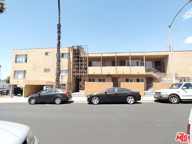 453 N Kingsley Drive, Los Angeles CA: https://media.crmls.org/mediaz/401f027f-5635-4206-8c89-76571f59f0d3.jpg