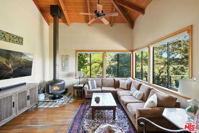 730 Basin Drive, Topanga CA: https://media.crmls.org/mediaz/401f1f1b-93bb-4b6a-b9ee-3d1e72aae02c.jpg
