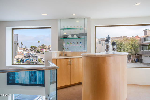 3300 Ocean Drive, Oxnard CA: https://media.crmls.org/mediaz/401f54eb-8b81-4f2f-b6ab-a73866fee3d2.jpg