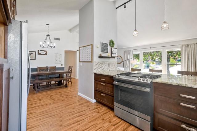 Detail Gallery Image 7 of 52 For 1807 Calle Sinaloa, Vista,  CA 92084 - 4 Beds | 2 Baths