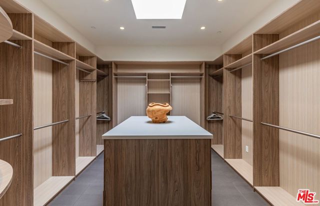 2002 LOMA VISTA Drive, Beverly Hills CA: https://media.crmls.org/mediaz/40202f99-ea59-4d1d-9f31-60e86f666cd4.jpg