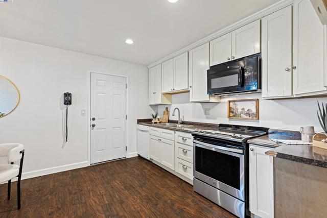 5285 Felicia Ave, Livermore CA: https://media.crmls.org/mediaz/4020a344-ad72-476d-b8af-7abf6f10a217.jpg