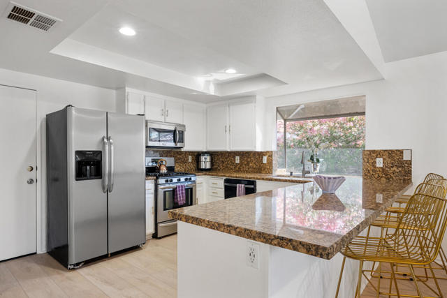 1489 E Francis Drive, Palm Springs CA: https://media.crmls.org/mediaz/4020c202-d25e-45a7-aee5-0d154c0ca2bf.jpg