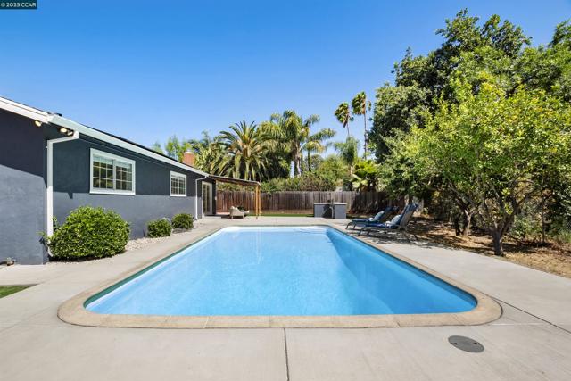 5182 La Corte Bonita, Concord CA: https://media.crmls.org/mediaz/4020f107-6a68-46c5-a9e5-f1095aabc1ce.jpg