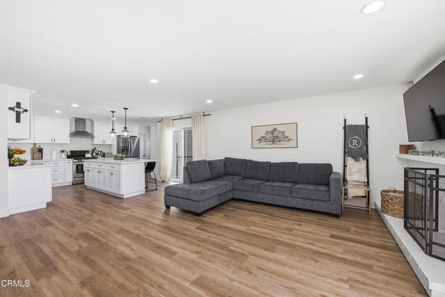 Detail Gallery Image 8 of 42 For 2104 Dunnigan St, Camarillo,  CA 93010 - 4 Beds | 2 Baths