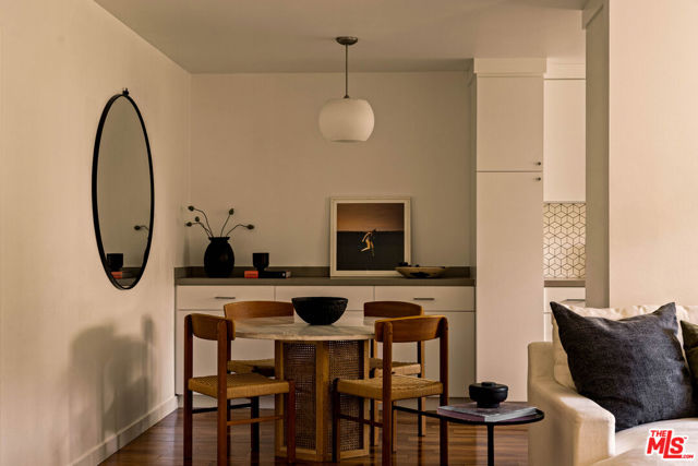 2604 N Beachwood Drive, Los Angeles CA: https://media.crmls.org/mediaz/402147e6-a119-4800-ad8f-1f6ddbb4bc79.jpg