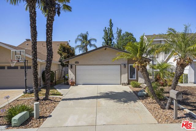 6005 Hackers Lane, Agoura Hills CA: https://media.crmls.org/mediaz/40215464-1a59-4ad1-981b-f0070549fe5c.jpg