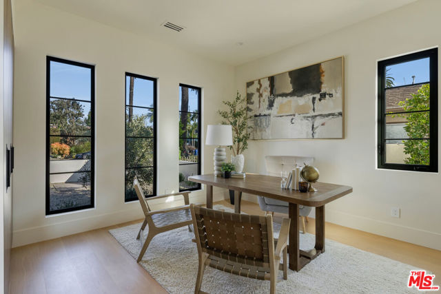 4029 East Boulevard, Los Angeles CA: https://media.crmls.org/mediaz/40217379-5db6-4eff-92ee-c07687103407.jpg