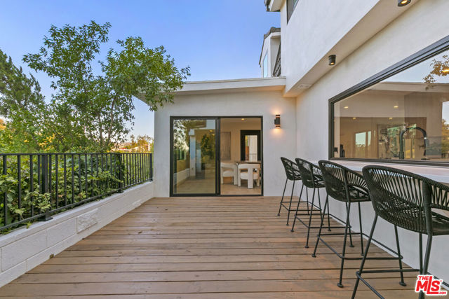 5132 Escobedo Drive, Woodland Hills CA: https://media.crmls.org/mediaz/40219600-a25d-431e-aa7f-042a269b5652.jpg