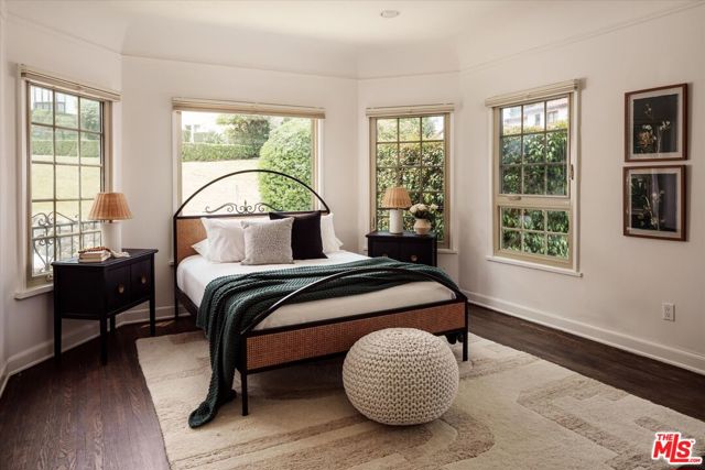 2268 Ben Lomond Drive, Los Angeles CA: https://media.crmls.org/mediaz/4021a1e1-923f-406e-a0b4-2fdc711ea139.jpg