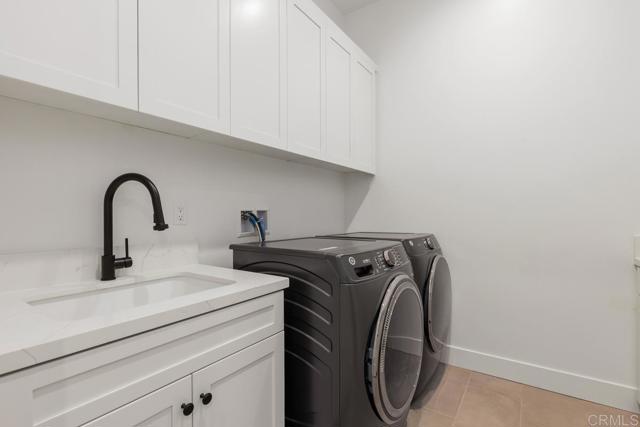 1243 Stonemark place, Vista CA: https://media.crmls.org/mediaz/40222f05-8415-474d-a182-aa23b76523ac.jpg