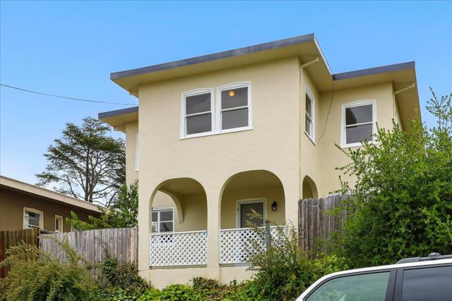 5555 Carlton Street, Oakland CA: https://media.crmls.org/mediaz/4022c34b-8724-4200-bf0e-7001f9f376ac.jpg