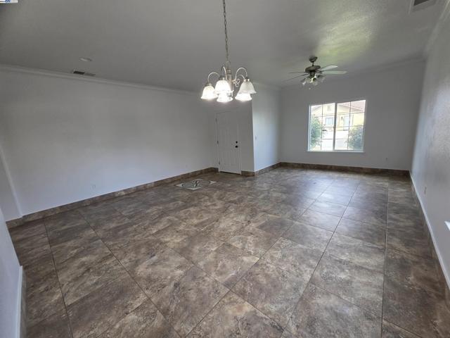 254 Peach Leaf Way, Sacramento CA: https://media.crmls.org/mediaz/4022e4be-f164-4039-b626-2f1efb0e0a4f.jpg