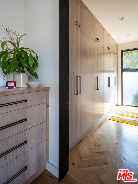 4587 Don Felipe Drive, Los Angeles CA: https://media.crmls.org/mediaz/40236a28-a48b-4d49-b428-8e3405a5e1a2.jpg