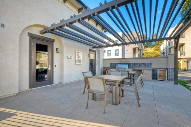 2211 Solara Lane, Vista CA: https://media.crmls.org/mediaz/40237fa5-2d67-4e04-835e-6e6f16bfc71d.jpg