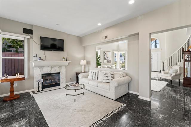 14082 Montfort Ct, San Diego CA: https://media.crmls.org/mediaz/40239f94-9872-46f8-bb2c-372a22098316.jpg