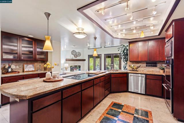 39 Mira Loma Rd, Orinda CA: https://media.crmls.org/mediaz/4024303f-e0fb-4f44-a3fb-738a57dac658.jpg