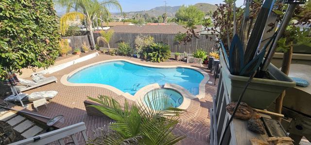 Home for Sale in Lakeside