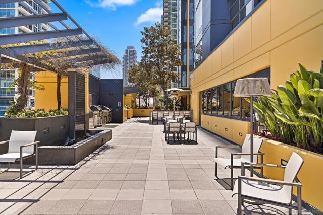1325 Pacific Hwy, San Diego CA: https://media.crmls.org/mediaz/4024b90f-9f80-4f3d-9a09-7f685edd8040.jpg