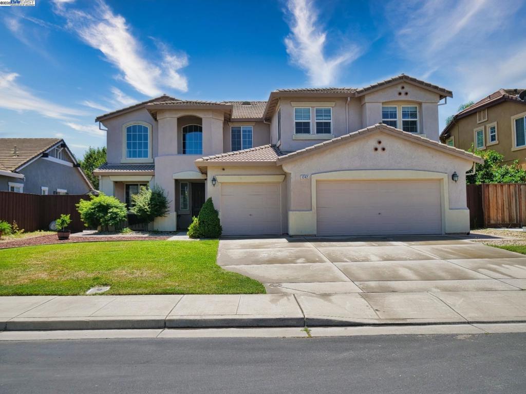 1242 NE Tulloch
