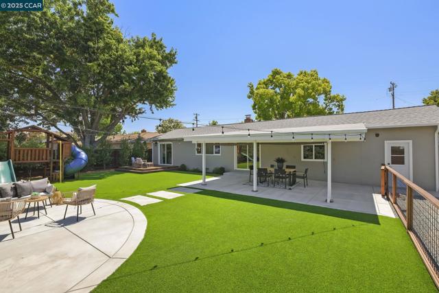 3937 Majestic Dr, Concord CA: https://media.crmls.org/mediaz/402541e7-d825-4442-a76c-99fee7d56f61.jpg