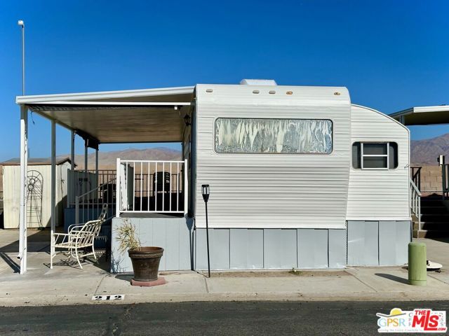 84250 Indio Springs Drive, Indio CA: https://media.crmls.org/mediaz/4027b840-7936-4e39-aa05-645d7d735000.jpg