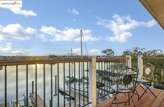 4930 Discovery Pt, Discovery Bay CA: https://media.crmls.org/mediaz/4027e17c-361a-4094-a257-920891e8efd0.jpg
