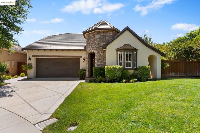 1101 Lafite Ct, Brentwood CA: https://media.crmls.org/mediaz/40286e3f-074d-4183-a5f5-8ed90304dbc9.jpg