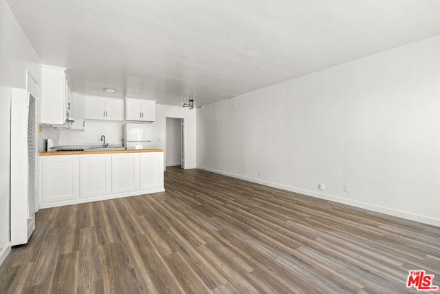 1451 S Norton Avenue, Los Angeles CA: https://media.crmls.org/mediaz/4028d58d-a3f4-48a7-ad26-e99f7e4b5980.jpg